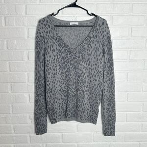 Equipment Cashmere V-Neck Sweater Animal Print Gray Leopard size Large